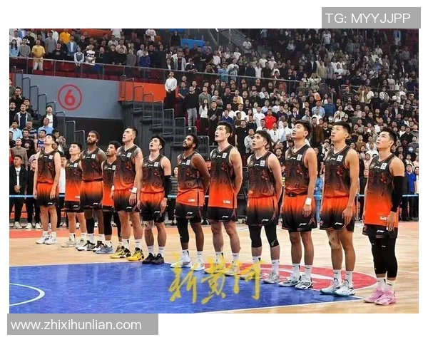 男篮蓝队迎战立陶宛全力争胜展现团队实力与战术配合